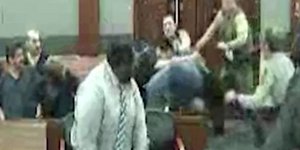 Κακοποιός επιτέθηκε σε συγκρατούμενό του σε δικαστήριο 