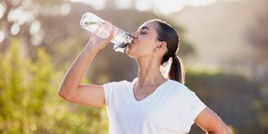 Μύθος τα 8 ποτήρια νερό καθημερινά 