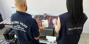 ΕΛΑΣ: Επιχείρηση «ILLUMINATI» για την εξάρθρωση εγκληματικής οργάνωσης παράνομης διακίνησης μεταναστών