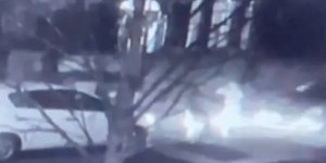 Η στιγμή της επίθεσης με καυστική ουσία σε γυναίκα και παιδιά στο Λονδίνο