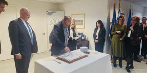 Κοπή βασιλόπιτας στη Μόνιμη Αντιπροσωπεία της Ελλάδας στον ΟΗΕ από τον Γ. Γεραπετρίτη