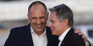 Αγκαλιά Γεραπετρίτη με Μπλίνκεν 