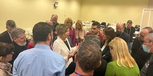 Η Ολγα Γεροβασίλη με δημοσιογράφους στο συνέδριο του ΣΥΡΙΖΑ