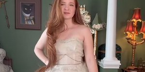 Η Μόλι Κάθριν με το vintage φόρεμα