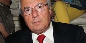 Γιώργος Μπαμπινιώτης: Η βραδινή έξοδος με τη σύζυγό του Ροδάνθη