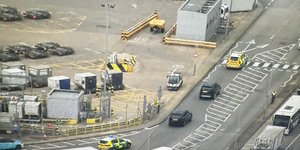 Το αυτοκίνητο του πρίγκιπα Χάρι ταξιδεύει προς το Clarence House