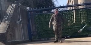 Ο Αμερικανός στρατιωτικός που αυτοπυρπολήθηκε χθες μπροστά στην ισραηλινή πρεσβεία στην Ουάσιγκτον, στις ΗΠΑ