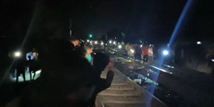 Αμαξοστοιχία παρέσυρε και σκότωσε δύο ανθρώπους στην Ινδία