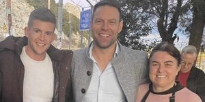 Τάιλερ Μακμπέθ, Στέφανος Κασσελάκης