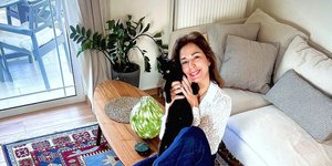 η Κατερίνα Παπουτσάκη στο σαλόνι της