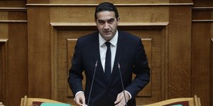 Ο κοινοβουλευτικός εκπρόσωπος του ΠΑΣΟΚ Μιχάλης Κατρίνης στη Βουλή