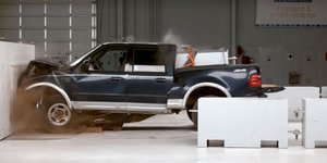 Crash Test σε pick up αυτοκίνητο