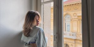 Η Κλέλια Ανδριολάτου με τζιν