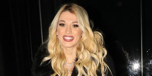 Η Κωνσταντίνα Σπυροπούλου με μίνι