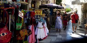 Καταστήματα στο κέντρο της Αθήνας / ΚΟΝΤΑΡΙΝΗΣ ΓΙΩΡΓΟΣ EUROKINISSI