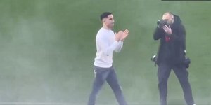 Ο Κώστας Μανωλάς αποθεώθηκε από τον κόσμο της Σαλερνιτάνα