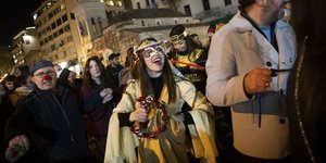 Αποκριάτικοι χοροί και τραγούδια στο κέντρο της Αθήνας 