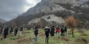 Μαθητές του Ζωγράφειου Λυκείου φύτεψαν δέντρα στον πυρόπληκτο Άβαντα Αλεξανδρούπολης