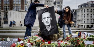 Λουλούδια στη μνήμη του Αλεξέι Ναβάλνι