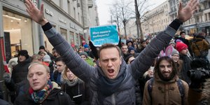 Ο Αλεξέι Ναβάλνι σε διαδήλωση κατά του Πούτιν