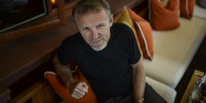 Jo Nesbo κοιταει ψηλα