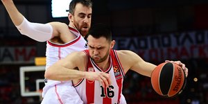 Ο Κώστας Παπανικολάου σε προσπάθειά του από το ματς του α' γύρου στο ΣΕΦ