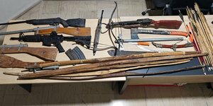 Tα όπλα που βρέθηκαν στην κατοχή της οικογένειας