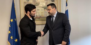 Ορκίστηκε Έλληνας ο δις πρωταθλητής Ευρώπης πάλης, Νταουρέν Κουρουγκλίεβ