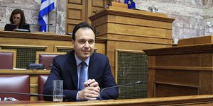Ο Δημήτρης Παπαστεργίου στη Βουλή