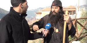 Ο ρασοφόρος αυτοαποκαλούμενος «πατήρ» Κλεομένης