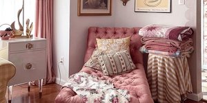 σπίτι με ροζ διακόσμηση 