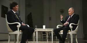 O Πούτιν μιλά στον Τάκερ Κάρλσον