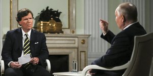 Η συνέντευξη του Βλαντιμίρ Πούτιν στον Τάκερ Κάρλσον
