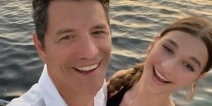 Σάκης Ρουβάς αγκαλιά με την κόρη του