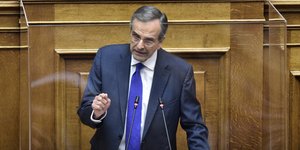 Ο πρώην πρωθυπουργός Αντώνης Σαμαράς στο βήμα της Βουλής