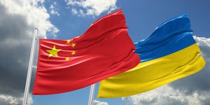 Σημαίες της Κίνας και της Ουκρανίας