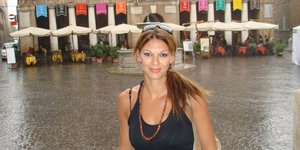 Σοφία Παθέκα: Δείτε πώς είναι σήμερα η σέξι γυμνάστρια των '90s -Η εμφάνιση με μίνι φούστα και ψηλές μπότες