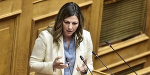 Η Σοφία Ζαχαράκη μιλάει στη Βουλή