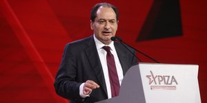 Ο Χρήστος Σπίρτζης κατά την ομιλία του στο συνέδριο του ΣΥΡΙΖΑ