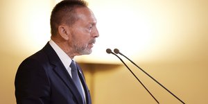 Ο Γιάννης Στουρνάρας σε ομιλία του