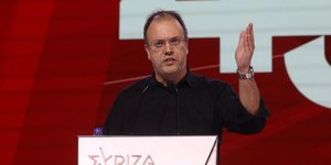 Ο Θανάσης Θεοχάροπουλος στο συνέδριο του ΣΥΡΙΖΑ
