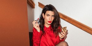 η Τόνια Σωτηροπούλου με καλσόν Calzedonia