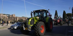 Τρακτέρ σε δρόμο της Ιταλίας