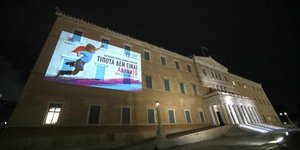 Από τη φωταγώγηση της βουλής για την Παγκόσμια Ημέρα