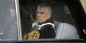Πρίγκιπας Αντριου αυτοκινητο βροχη