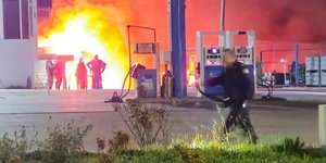 Ελευσίνα: Αγνωστοι έκαψαν δυο βυτιοφόρα τα ξημερώματα