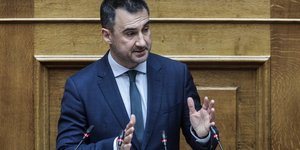 χαριτσης στη βουλή