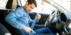 Ζώνη ασφαλείας στο αυτοκίνητο 