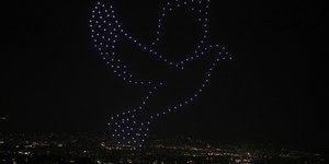 25η Μαρτίου: Η περιφέρεια Αττικής φωτίζει τον Αθηναϊκό ουρανό