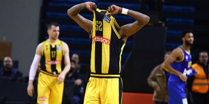 ΑΕΚ-Περιστέρι, Basket League